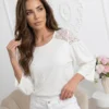 bluza-alba-din-bumbac-cu-insertii-din-dantela-la-umeri