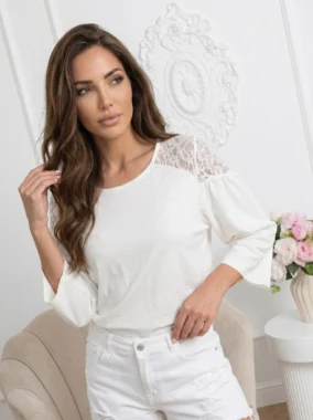 Bluza alba din bumbac cu insertii din dantela la umeri
