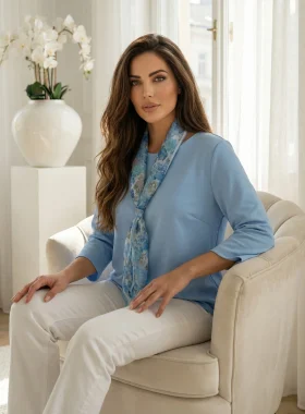 Bluza albastra cu esarfa florala detasabila