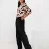 bluza-animal-print-cu-maneca-lunga-si-decolteu-v