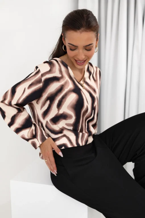 bluza-animal-print-cu-maneca-lunga-si-decolteu-v
