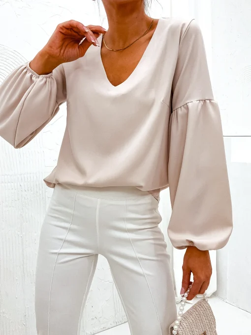 bluza-bej-cu-decolteu-in-v-si-maneci-bufante