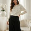 bluza-bej-cu-paiete-aplicate-si-maneci-lungi