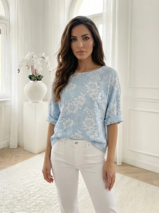 bluza-bleu-cu-aspect-creponat-cu-imprimeu-floral-alb
