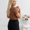 bluza-cu-decolteu-in-v-cu-dantela-si-accesoriu-metalic