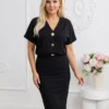 bluza-cu-decolteu-in-v-si-inchidere-cu-capse-aurii-decorative