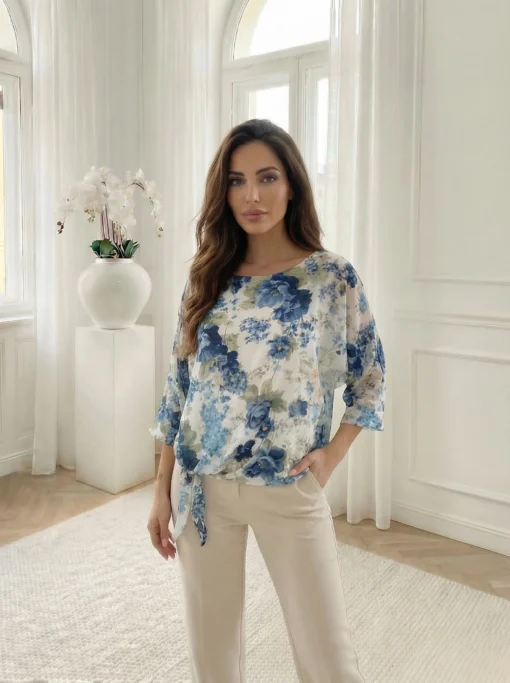 bluza-cu-model-floral-albastru-si-nod-lateral