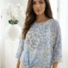 bluza-dama-albastra-cu-imprimeu-floral-si-nod-in-talie