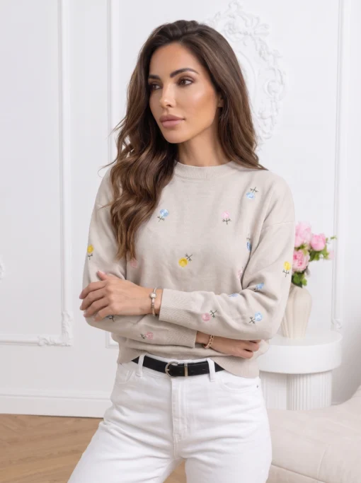 bluza-din-tricot-cu-floricele-multicolore-brodate