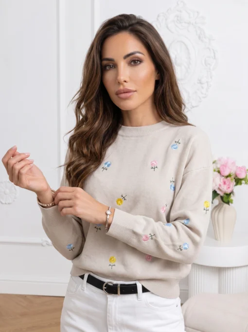 bluza-din-tricot-cu-floricele-multicolore-brodate