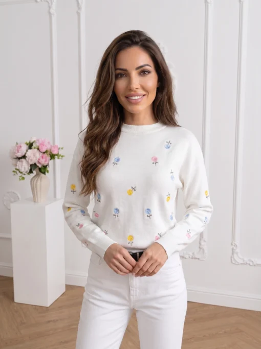 bluza-din-tricot-cu-floricele-multicolore-brodate