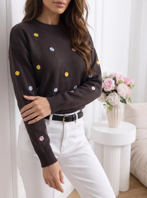 bluza-din-tricot-cu-floricele-multicolore-brodate