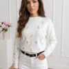 bluza-din-tricot-cu-floricele-multicolore-brodate