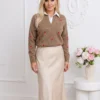 bluza-din-tricot-cu-guler-si-broderie-inimioare