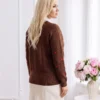 bluza-din-tricot-cu-guler-si-broderie-inimioare