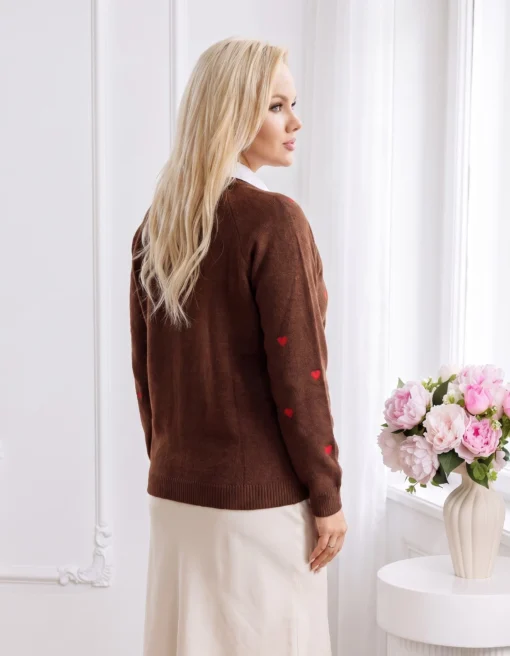 bluza-din-tricot-cu-guler-si-broderie-inimioare