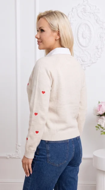 bluza-din-tricot-cu-guler-si-broderie-inimioare