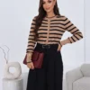 bluza-din-tricot-fin-cu-dungi-si-nasturi