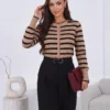 bluza-din-tricot-fin-cu-dungi-si-nasturi