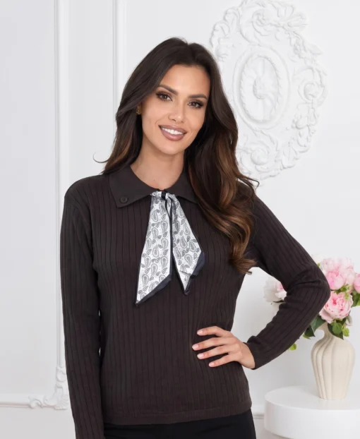 bluza-din-tricot-reiat-cu-esarfa-la-guler