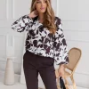 bluza-eleganta-alba-cu-imprimeu-floral-maro-si-maneci-bufante