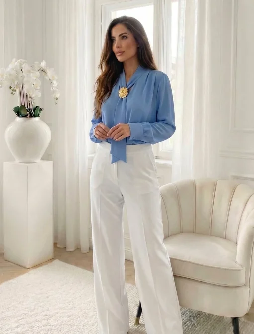 bluza-eleganta-albastra-cu-esarfa-decorativa-si-accesoriu-metalic