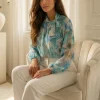 bluza-eleganta-albastra-cu-imprimeu-floral-si-funda-la-gat