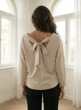 Bluza eleganta bej cu funda la spate si decolteu in v