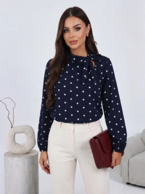 Bluza eleganta cu buline si funda la guler