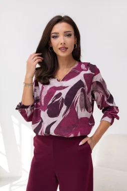 Bluza eleganta din vascoza cu imprimeu abstract in nuante de visiniu