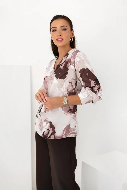 bluza-eleganta-cu-imprimeu-floral-abstract-si-decolteu-in-v