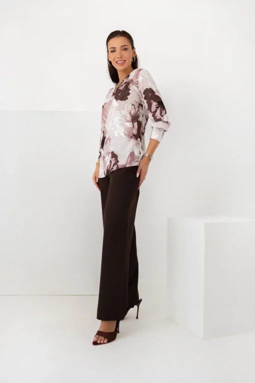 bluza-eleganta-cu-imprimeu-floral-abstract-si-decolteu-in-v