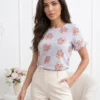 bluza-eleganta-cu-imprimeu-floral-si-maneci-scurte-cu-volane