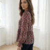 bluza-eleganta-cu-volane-si-imprimeu-floral-roz