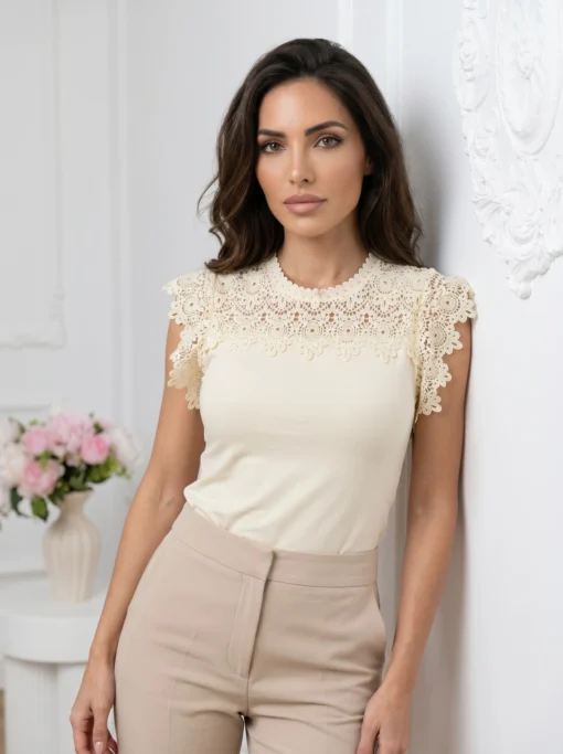 bluza-eleganta-din-bumbac-cu-insertii-bogate-de-dantela