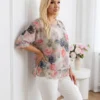bluza-eleganta-din-voal-cu-trandafiri-roz-gri-si-straturi-suprapuse