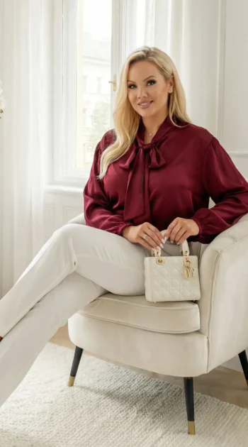 bluza-eleganta-marime-mare-bordo-din-satin-cu-funda-la-gat-si-croi-lejer