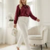 bluza-eleganta-marime-mare-bordo-din-satin-cu-funda-la-gat-si-croi-lejer