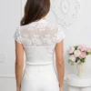 bluza-eleganta-reiata-cu-insertii-din-plasa-si-broderie-florala-negru-universala