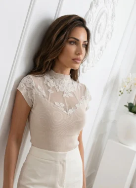 Bluza eleganta reiata cu dantela florala