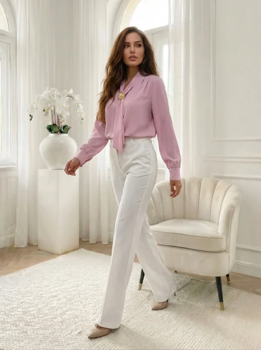 bluza-eleganta-roz-cu-esarfa-decorativa-si-accesoriu-metalic