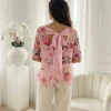 bluza-eleganta-roz-cu-imprimeu-floral-si-funda-la-spate