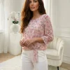 bluza-eleganta-roz-cu-imprimeu-floral-si-nod-decorativ