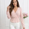 bluza-eleganta-roz-pal-cu-decolteu-petrecut-si-textura-reliefata
