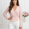 bluza-eleganta-roz-pal-cu-decolteu-petrecut-si-textura-reliefata
