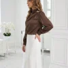 bluza-eleganta-satinata-maro-cu-decolteu-drapat-si-nasturi-decorativi