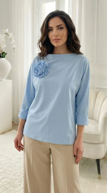 bluza-lejera-bleu-cu-aplicatie-florala-3d