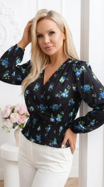 bluza-neagra-cu-imprimeu-floral-albastru