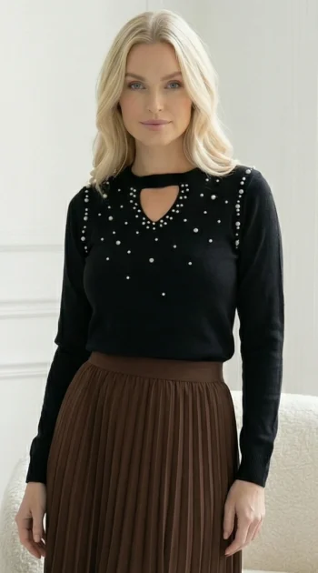 bluza-neagra-cu-perle-decorative-si-decupaj