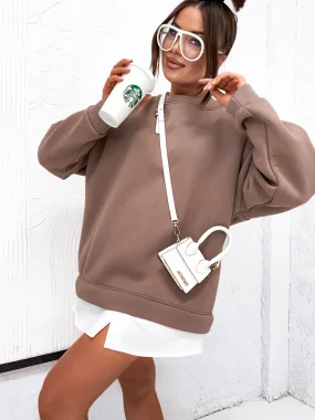 Bluza oversized maro cappuccino cu croi lejer si stil casual